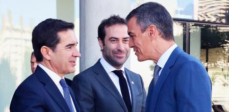 El presidente de BBVA, Carlos Torres, y el presidente del Gobierno, Pedro Sánchez, en 'La Vela', sede de BBVA en Madrid.