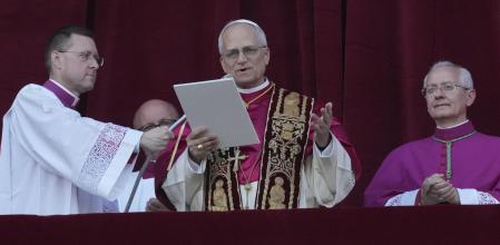 Rober Provost durante su saludo en la plaza Sant Pedro de Roma&nbsp;