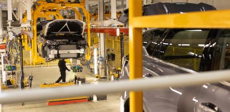 Producción de coches en la fábrica de la Zona Franca