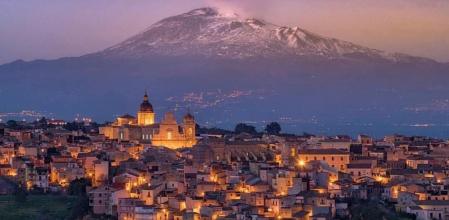 Militello in Val di Catania atesora numerosas iglesias y palacios de estilo barroco tardío