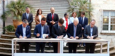 Firma del protocolo para impulsar la construcción del campus de la salud de Girona, con el presidente de la Generalitat, los ayuntamientos de Girona y Salt; el rector de la UdG y el director del Servei Català de la Salut