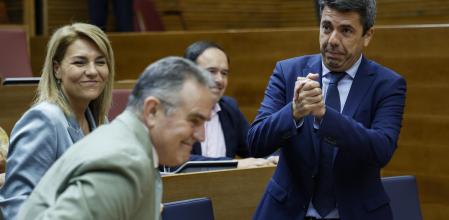 El president de la Generalitat, Carlos Mazón, junto a los vicepresidentes, Susana Camarero y Francisco José Gan Pampols, durante la sesión de control parlamentario.&nbsp;