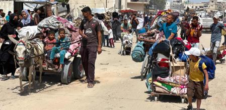 Palestinos expulsados, por orden de Israel, de Jan Yunis (sur de Gaza) este lunes