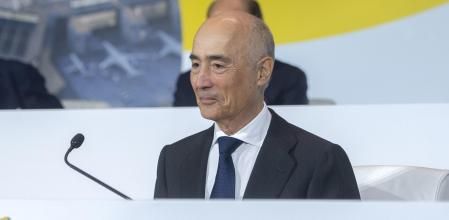 El presidente de Ferrovial, Rafael del Pino, durante la Junta General Ordinaria de Accionistas de Ferrovial, en el auditorio ONCE, a 13 de abril de 2023, en Madrid (España). Durante la Junta, los accionistas han votado el traslado de la sede social de la empresa a Países Bajos por la absorción de Ferrovial por parte de Ferrovial International SE. Durante el encuentro, también se ha sometido a aprobación la reelección del consejero delegado, Ignacio Madridejos, en la categoría de consejero ejecutivo.