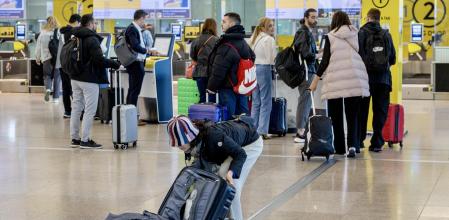 Vueling y Ryanair concentran el 86% de reclamaciones por la maleta de mano