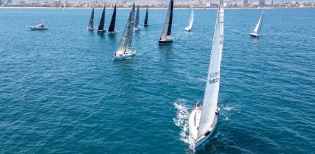 La flota de ORC A Dos partiendo desde la ciudad condal en dirección Palamós