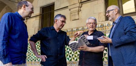 Andreu Sentí, Manuel Baixauli, Màrius Serra y Magí Camps, en la sede del Institut d’Estudis Catalans