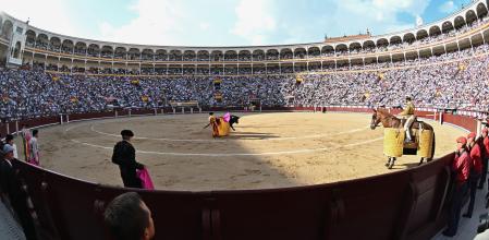 MADRID, 30/05/2025.- El novillero Marco Pérez durante una novillada con picadores, con reses de Fuente Ymbro y El Freixo, este viernes en la plaza de toros de Las Ventas, en Madrid. EFE/ Fernando Villar