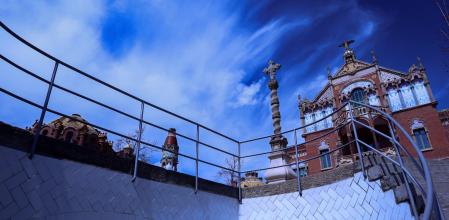Bajada a los lavabos de Sant Pau.