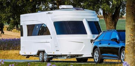 Con una amplia experiencia en el sector náutico, Derubis da sus primeros pasos en el mundo del caravaning.