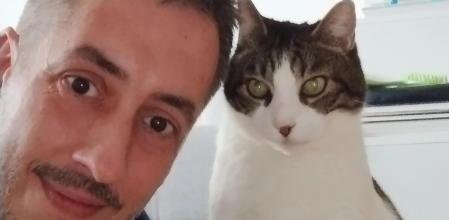 David Jaques Jane empezó a ayudar a otros gatos para cumplir una promesa que le hizo a Bichito, su felino.&nbsp;