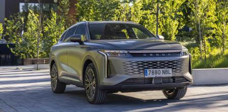 El techo panorámico de 1,3 metros, el sistema de sonido con 14 altavoces Sony o las llantas de 20 pulgadas forman parte del equipamiento de serie&nbsp;