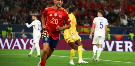 Stuttgart (Germany), 05/06/2025.- Spain's Pedri celebrates scoring the 4-0 goal during the UEFA Nations League semi-final soccer match between Spain and France, in Stuttgart, Germany, 05 June 2025. (Francia, Alemania, España) EFE/EPA/ANNA SZILAGYI
