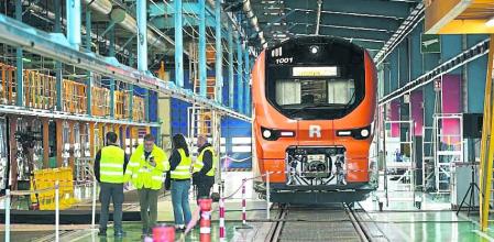 Uno de los nuevos trenes de Rodalies en la Fábrica de Alstom España ubicada en Santa Perpetua de Mogoda, Barcelona
