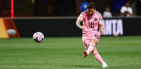 Leo Messi marcó de falta el 2-1 con un golazo