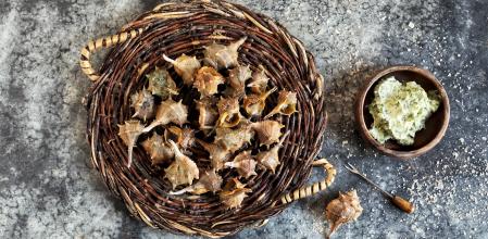 Cañaíllas con mantequilla de perejil