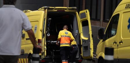 Un hombre en estado grave después de que su novia le empujara y cayera por un desnivel de más de dos metros