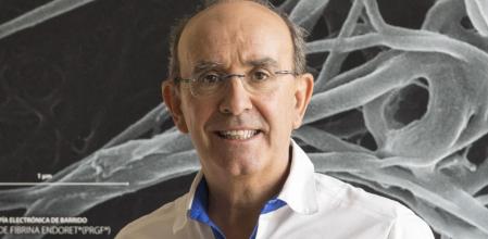 Eduardo Anitua,&nbsp;experto en implantología y salud dental y&nbsp;director del Instituto Universitario de Medicina Regenerativa e Implantología Oral.