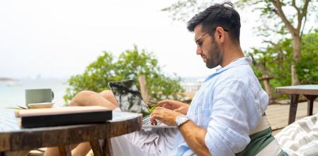 Trabaja desde donde tú quieras con estas formaciones que te permitirán conseguir un trabajo a distancia en 6 meses.