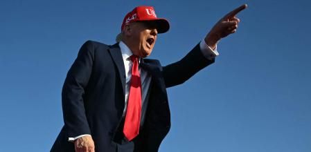 Trump gesticula durante su discurso en des Moines (Iowa).&nbsp;