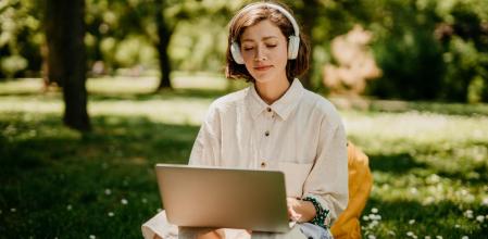 Fórmate con calma este verano para conseguir nuevas herramientas que aplicar en el trabajo.