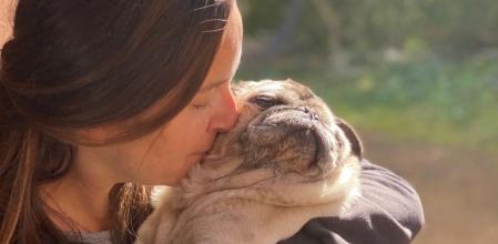 Teresa Meneses, adiestradora canina: “Tu perro necesita que tú estés bien para poder disfrutar aprendiendo contigo durante vuestros entrenos”