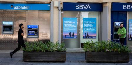 Oficinas de Banc Sabadell y BBVA
