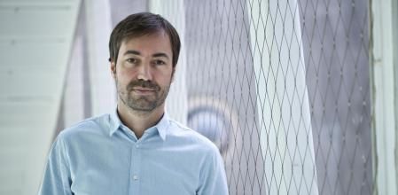 Eduard Conti, economista experto en finanzas familiares, invita a repensar la necesidad real de tener coche 