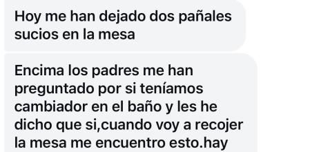 Los pañales sucios que unos clientes han dejado en la mesa tras comer en un restaurante