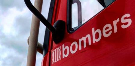 La cabina de un tráiler que transportaba listones de madera se incendia en la A-2 cerca de El Bruc