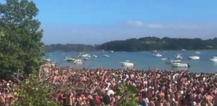 Foto de los botellones multitudinarios en el Puntal