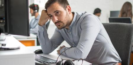 Los trabajadores de atención al cliente están amenazados por la IA.