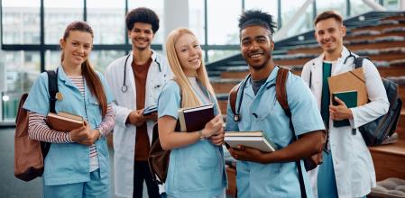 Encuentra aquí tu curso para trabajar en sanidad sin tener que ir a la universidad.