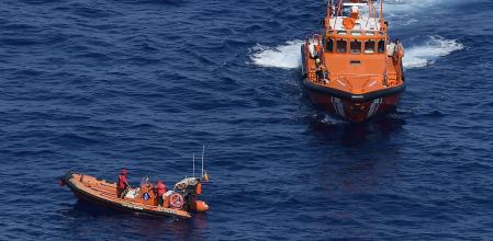 Especialistas del Grupo Especial de Actividades Subacuáticas (GEAS), durante la búsqueda.