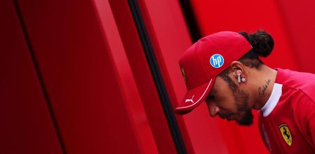 MOGYOROD (Hungary), 03/08/2025.- Scuderia Ferrari driver Lewis Hamilton of Britain walks in the paddock prior the Formula 1 Hungarian Grand Prix at the Hungaroring racetrack in Mogyorod near Budapest, Hungary, 03 August 2025. (Fórmula Uno, Hungría, Reino Unido) EFE/EPA/ANNA SZILAGYI