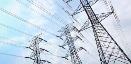 El apagón del pasado abril, que paralizó la actividad de miles de empresas catalanas, ha puesto en evidencia la falta de protocolos, apoyo institucional y medidas preventivas. Un informe reciente analiza el impacto económico y propone acciones concretas para que las pymes puedan responder mejor ante futuras emergencias eléctricas.