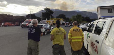 Bomberos y brigadistas a las afueras de Jarilla (Cáceres)&nbsp;