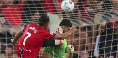 Mallorca's Vedat Muriqi hits Barcelona's goalkeeper Joan García, for which he was sent off, during the La Liga soccer match between Mallorca and Barcelona in Mallorca, Spain, Saturday, Aug. 16, 2025. (AP Photo/Joan Mateu Parra)