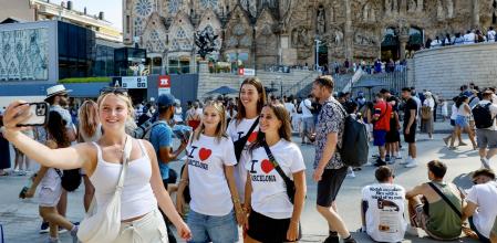 Turistas en la Sagrada Familia de Barcelona&nbsp;
