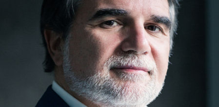 Javier Quintero, médico psiquiatra: “Cuando salimos de la rutina, el cerebro deja de funcionar en automático y por eso, en vacaciones pueden aparecer tensiones en la pareja”