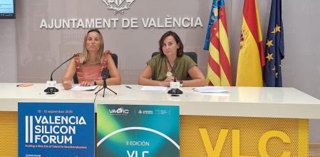 La concejala de Turismo, Innovación, Tecnología, Agenda Digital y Captación de Inversiones, Paula Llobet, y la presidenta del Valencia Silicon Cluster, Mayte Bacete, ayer en rueda de prensa 