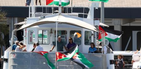La embarcación de la Flotilla en la que viaja Greta Thunberg, el lunes en el puerto de Barcelona&nbsp;