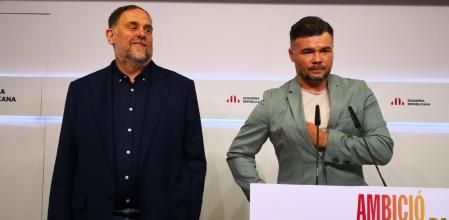 El líder de ERC, Oriol Junqueras, y el portavoz del partido en el Congreso, Gabriel Rufian, en rueda de prensa.