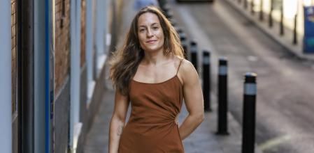 Inma Benedito, periodista y autora de un libro en el que relata sus experiencias en citas con chicas que conoció en apps