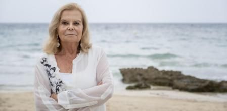 Carme Riera, a Cala Major, a Palma