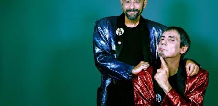 Javier Cansado, de pie, junto a Faemino.