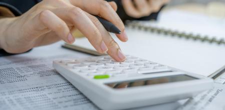 El factoring es una fórmula que permite transformar facturas pendientes de cobro en liquidez inmediata&nbsp;