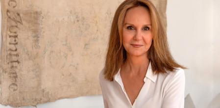 La escritora María Dueñas