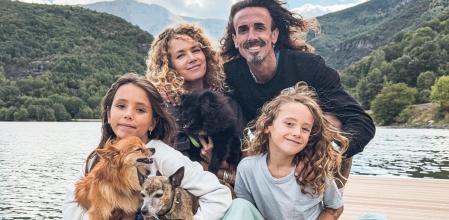 Juanma Furió y Azahara tienen tres hijos y tres peludos.&nbsp;