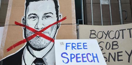 Protestas en Hollywood tras el despido temporal de Jimmy Kimmel.